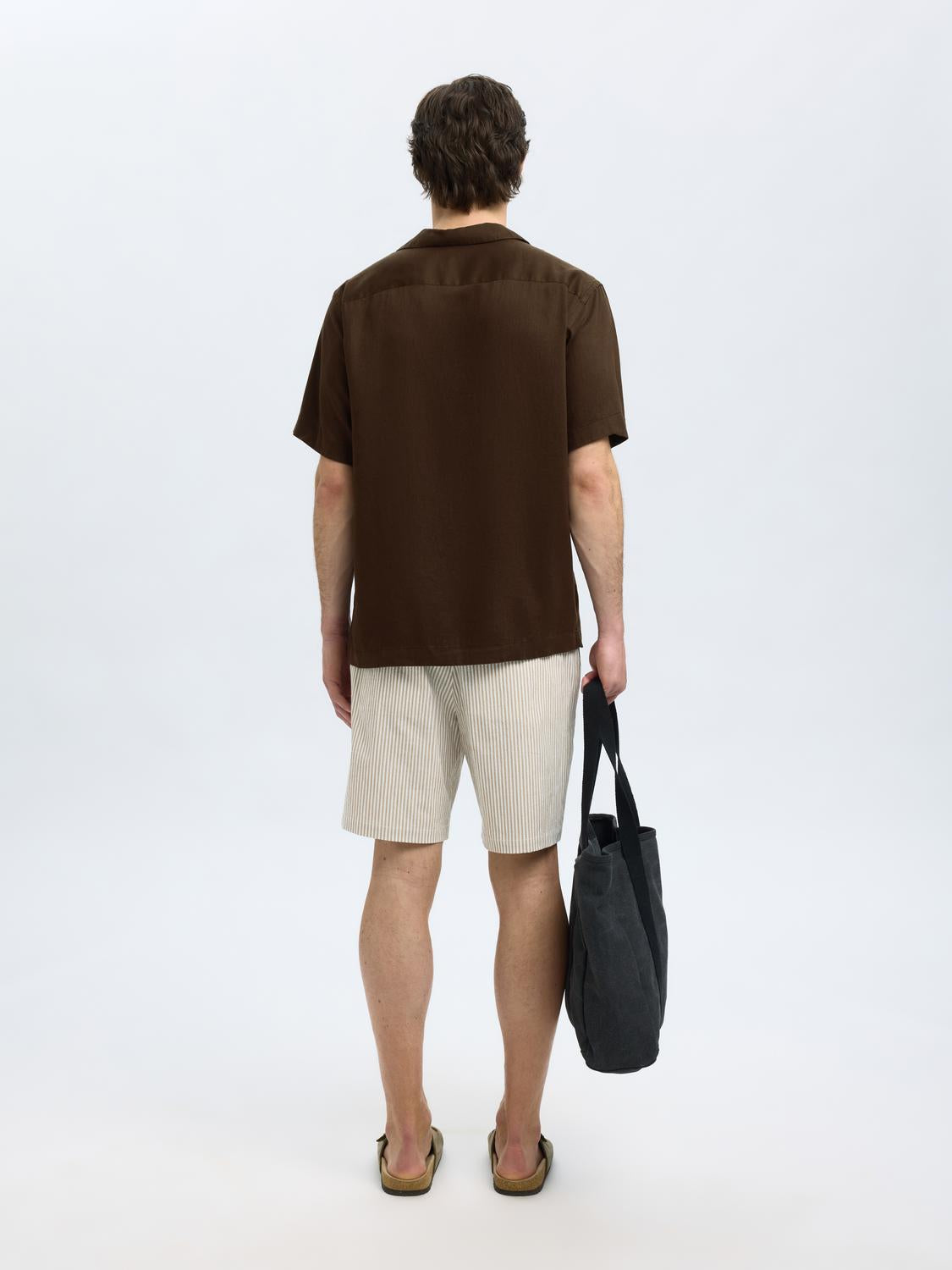 model_shot-back